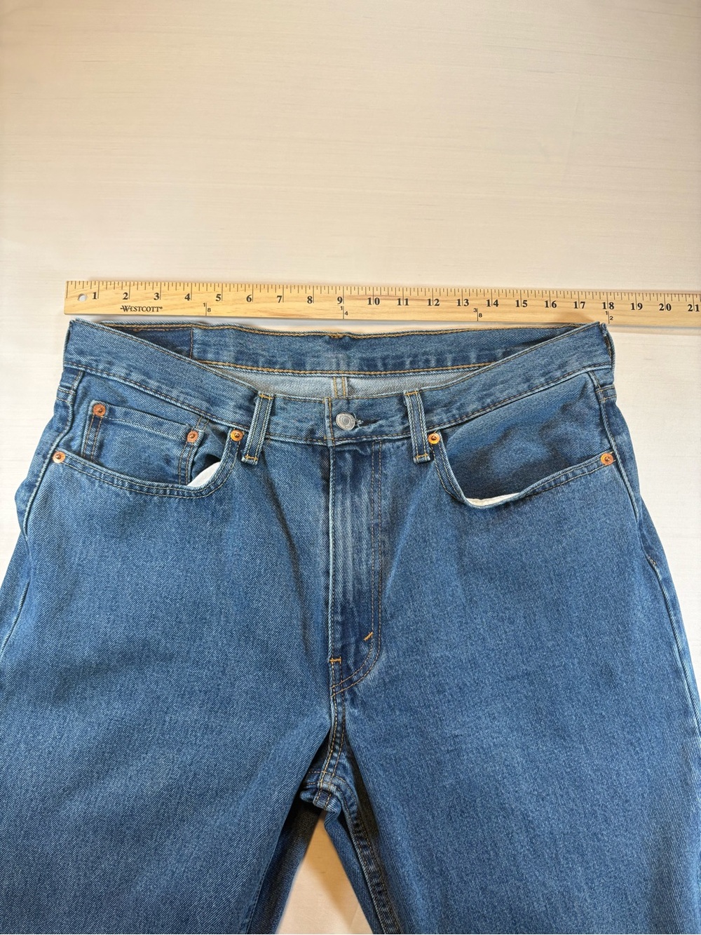 Levi's 550 Relaxed Men's Jeans in Light Blue with Tan Patch 35x32 - Picture 9 of 11